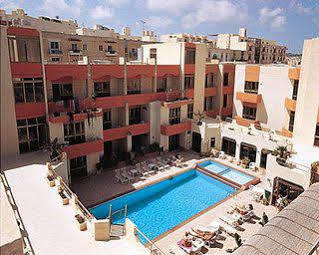 Clover Holiday Complex Qawra Esterno foto
